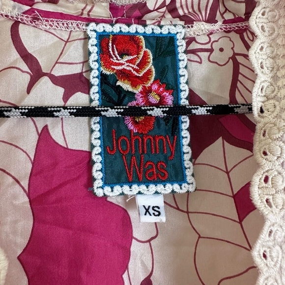 Johnny Was 100% Silk Floral Boho Tunic Blouse
Red and Cream Size XS - Picture 7 of 9